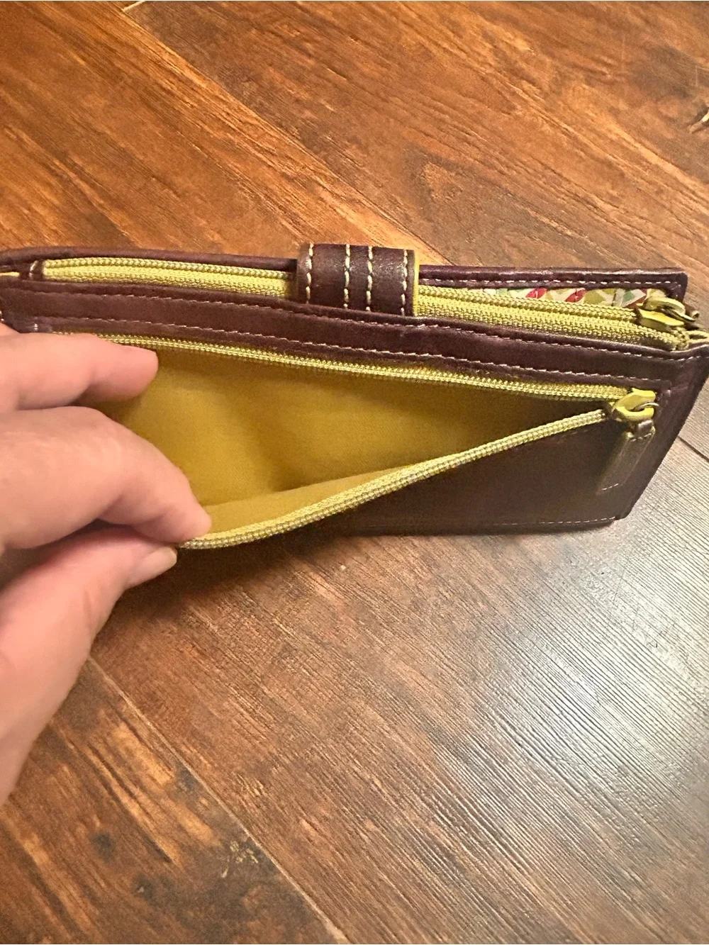 Fossil Plum Leather Wristlet with green  Zippers and Zip Pockets Y2K